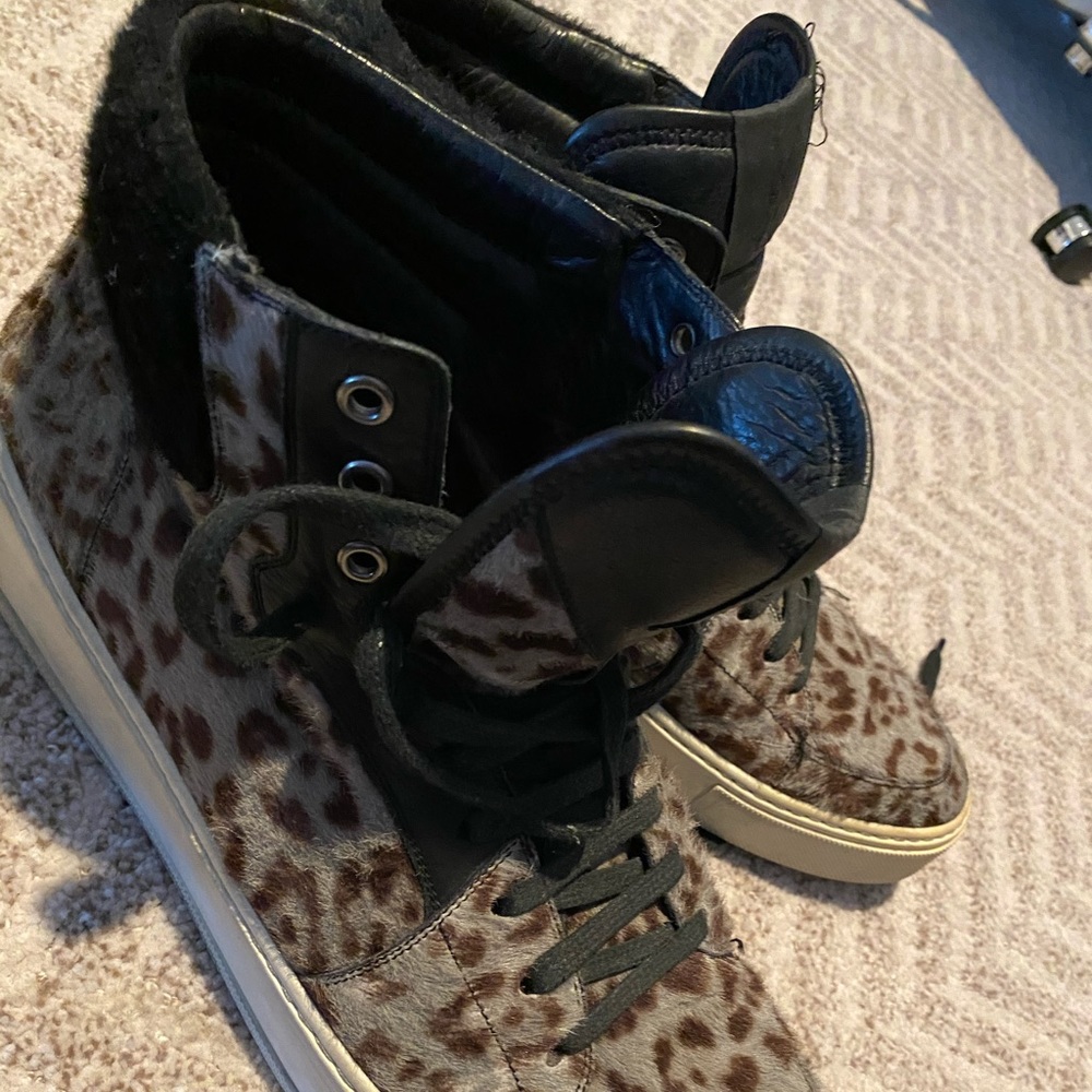 Stylish YSL SNEAKERS! animal print on fur!